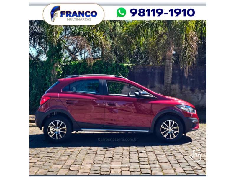 CHEVROLET - ONIX - 2017/2018 - Vermelha - Sob Consulta